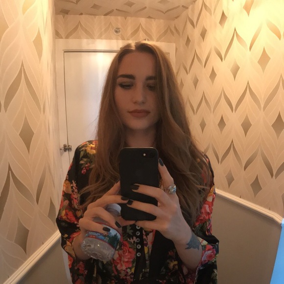 Meet your Posher, Julia - Picture 1 of 1